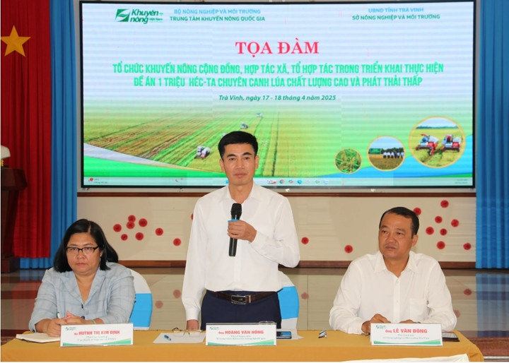 Ông Hoàng Văn Hồng - Phó Giám đốc Trung tâm Khuyến nông Quốc gia phát biểu kết luận tại Toạ đàm. (Ảnh: KNQG)