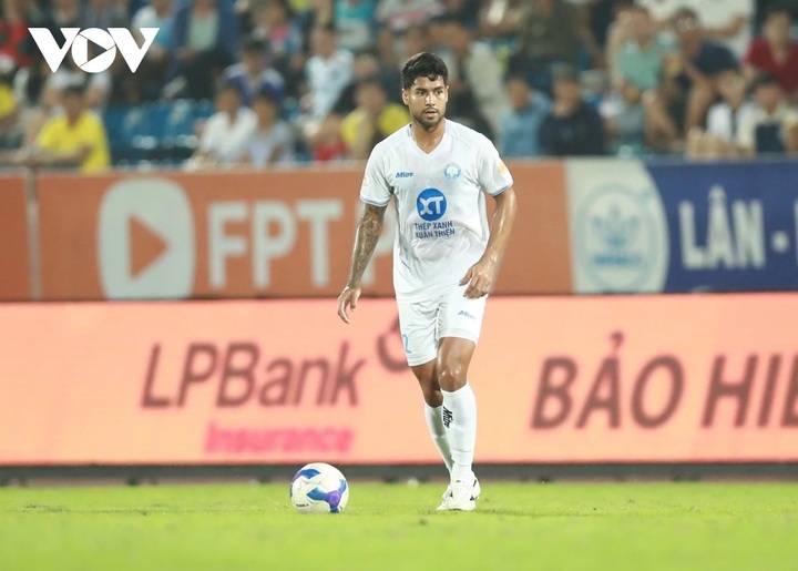 Tiền vệ Romulo (Nam Định) là một trong những cầu thủ vắng mặt vòng 20 V-League 2024/2025 vì thẻ phạt.