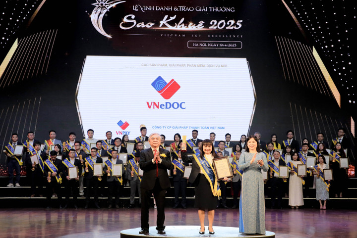 VNeDOC đón nhận danh hiệu “Sản phẩm xuất sắc” tại Giải thưởng Sao Khuê 2025. (Ảnh: VNPAY)