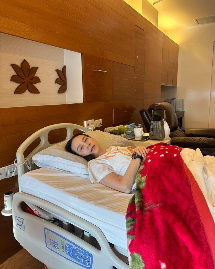 Madam Pang nhập viện sau buổi họp báo