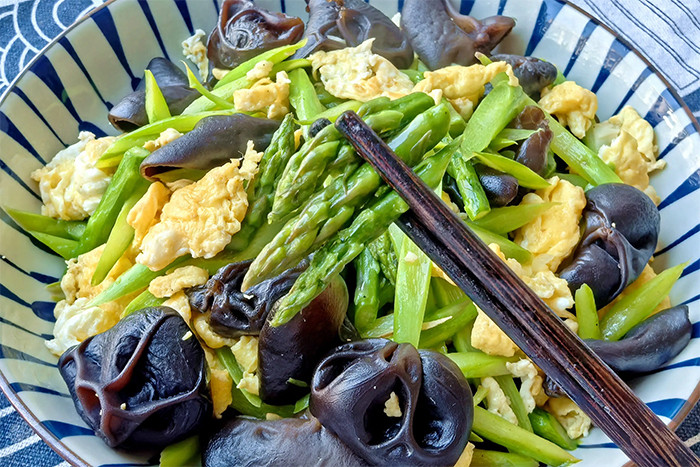 Măng tây có tác dụng bồi bổ cơ thể, thanh nhiệt, giải độc. (Ảnh: Sohu)