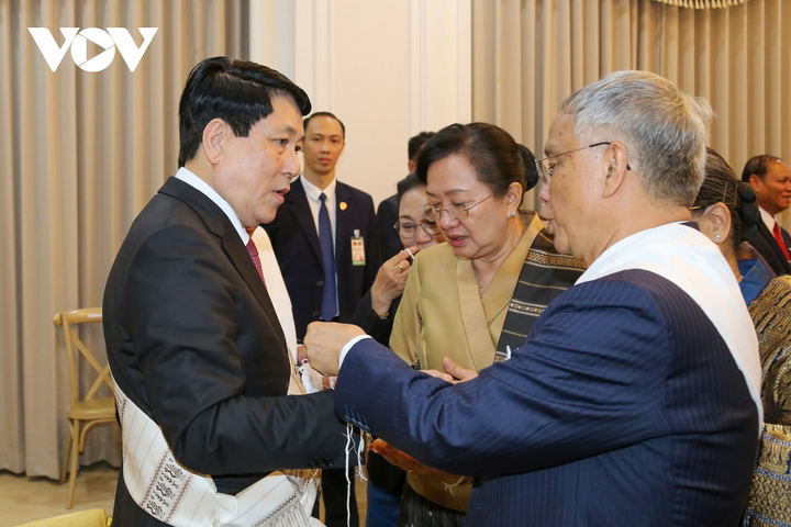 Chủ tịch nước Lương Cường dự Lễ buộc chỉ cổ tay cầu may nhân dịp đầu năm mới Bunpimay của Lào.