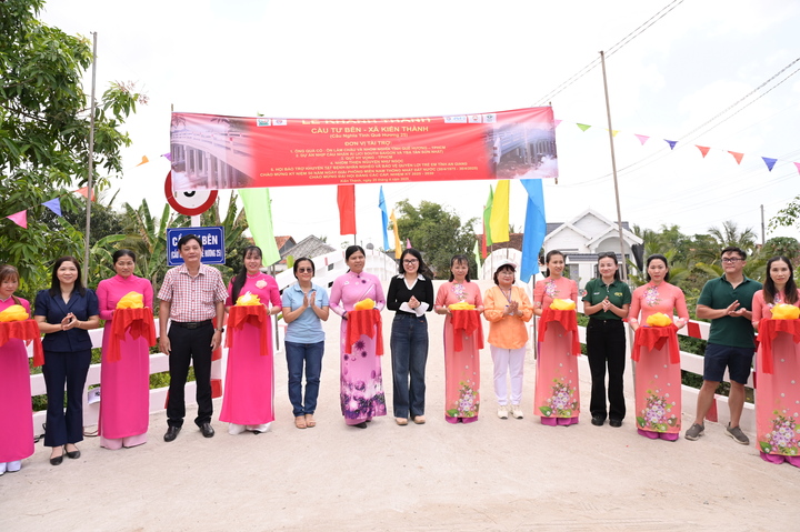 Thêm một nhịp cầu nhân ái thông xe ở An Giang - 1