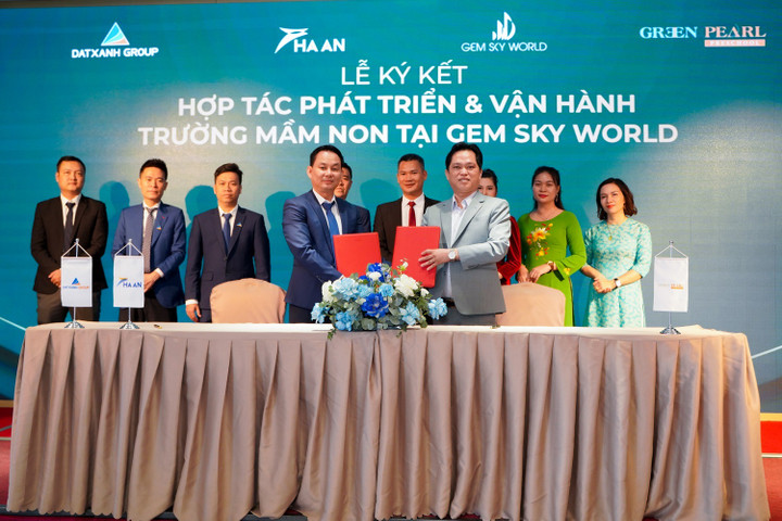 Đại diện đơn vị phát triển dự án - Tập đoàn Đất Xanh và Tập đoàn giáo dục Green Pearl ký kết phát triển và vận hành các trường mầm non tại Gem Sky World.