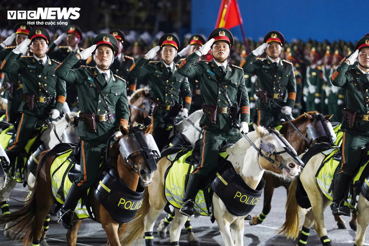 Đội cảnh sát cơ động kỵ binh.