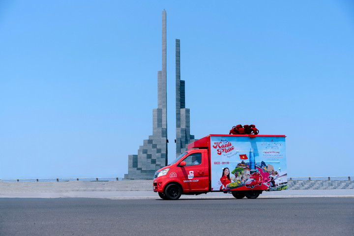 Hành trình hạnh phúc lan tỏa thông điệp gắn kết ba miền, vinh danh hàng Việt.