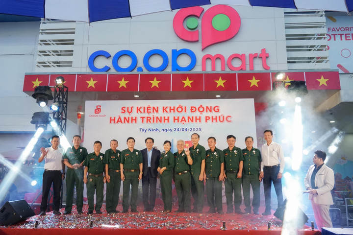 Saigon Co.op cùng người dân địa phương quảng bá nét đẹp văn hóa, con người các vùng miền Tổ quốc.