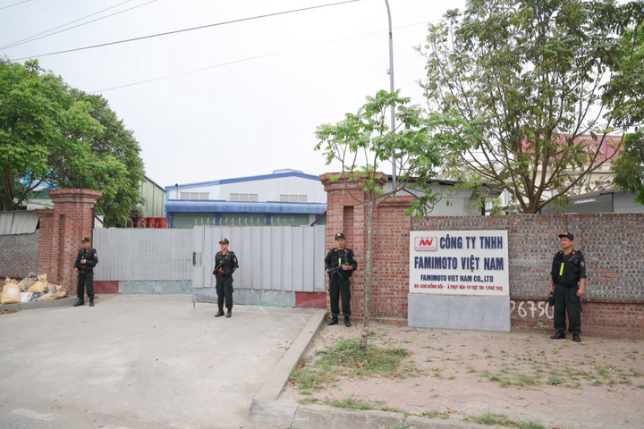 Công an tỉnh Phú Thọ vừa đột kích, khám xét khẩn cấp xưởng sản xuất và kho hàng của Công ty TNHH Famimoto Việt Nam tại địa chỉ Khu Đồng Đồi, xã Thụy Vân, TP Việt Trì.