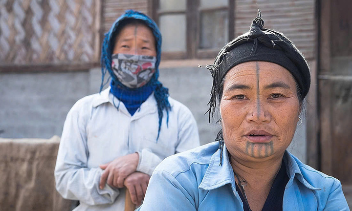 Phong tục này bị các cô gái chống đối. (Ảnh: Remote Lands)