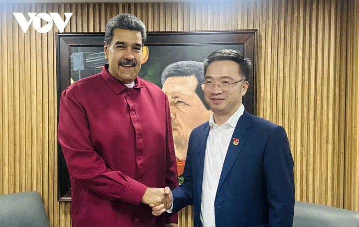Chủ tịch Đảng Xã hội chủ nghĩa Thống nhất, Tổng thống Venezuela Nicolas Maduro và Bí thư Trung ương Đoàn, Chủ tịch Hội Liên hiệp Thanh niên Việt Nam Nguyễn Tường Lâm.