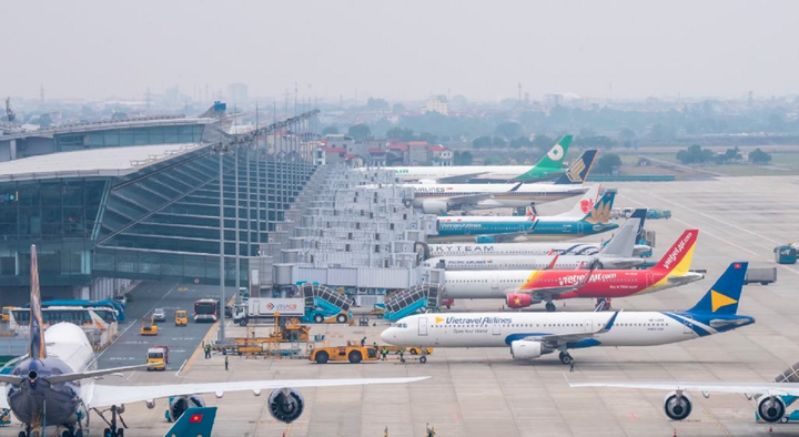 Cục Hàng không chỉ đạo các hãng hàng không tăng chuyến bay, bố trí giờ bay đêm phục vụ hành khách trong các ngày cao điểm, hạn chế tối đa việc chậm chuyến, hủy chuyến.