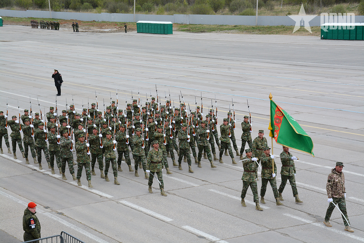Đoàn Việt Nam tham gia lễ duyệt binh tại Nga hợp luyện tại thao trường Alabino - 10