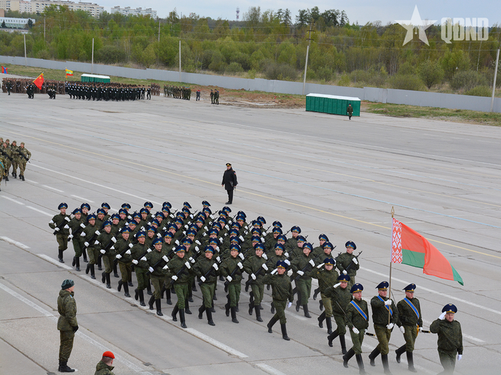 Đoàn Việt Nam tham gia lễ duyệt binh tại Nga hợp luyện tại thao trường Alabino - 14