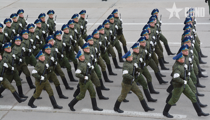 Đoàn Việt Nam tham gia lễ duyệt binh tại Nga hợp luyện tại thao trường Alabino - 15