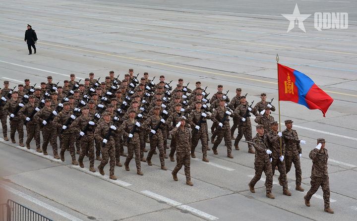 Các đoàn hợp luyện tại thao trường Alabino.