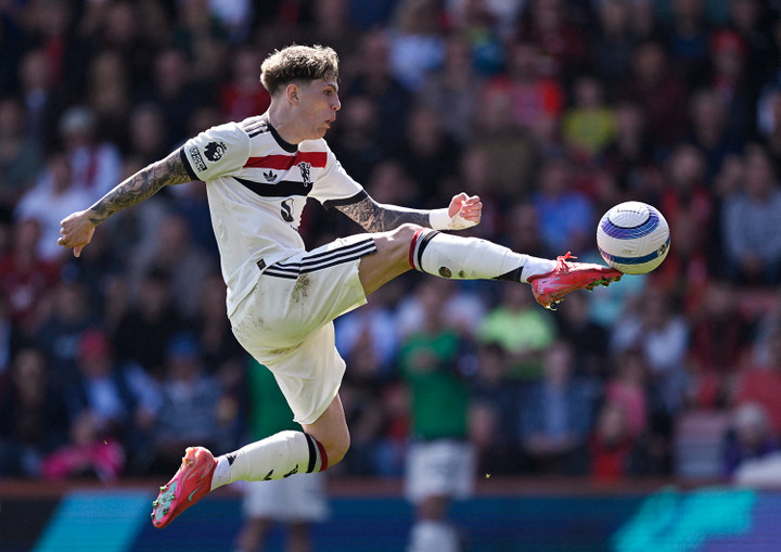 Garnacho bỏ lỡ cơ hội. (Ảnh: Reuters)