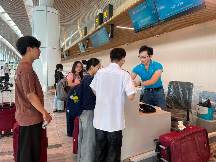 Hành khách làm thủ tục tại Nhà ga T3 -Cảng HKQT Tân Sơn Nhất. (Ảnh: Cục Hàng không).