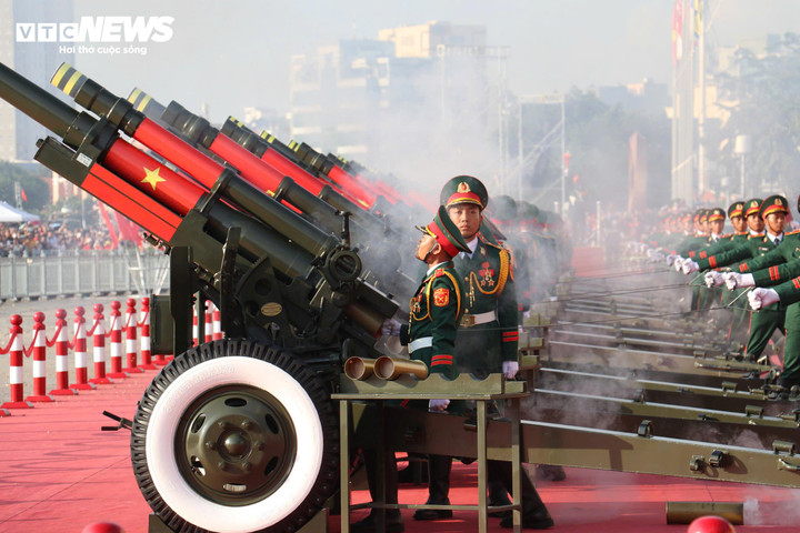 Thực hiện các loạt bắn pháo lễ trong ngày tổng duyệt. (Ảnh: Hoàng Thọ)