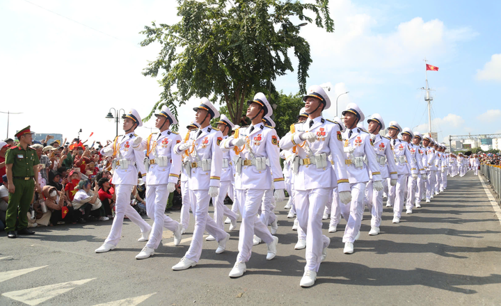 Trực tiếp: Tổng duyệt diễu binh, diễu hành ở TP.HCM - 1