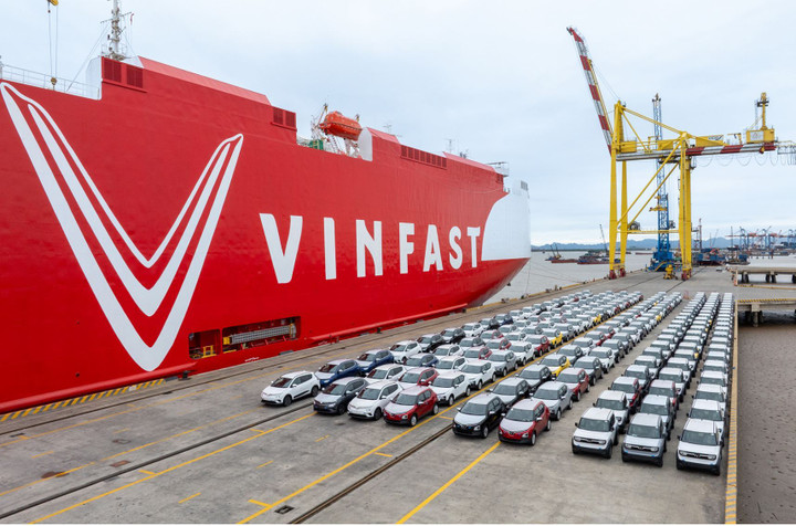 Tàu chở xe điện Vinfast xuất khẩu.