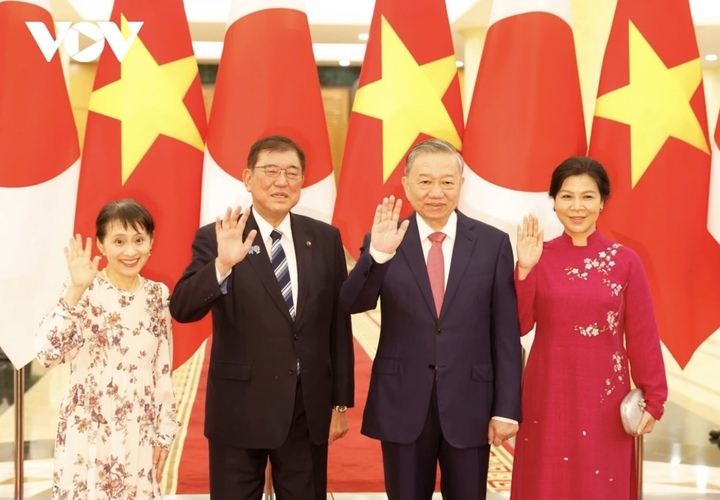 Hình ảnh Tổng Bí thư Tô Lâm và Thủ tướng Ishiba cùng các phu nhân được nhiều báo đăng tải.