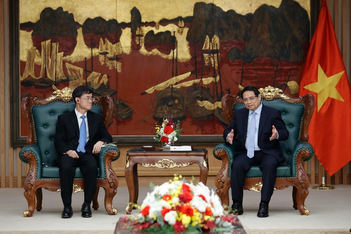 Thủ tướng Phạm Minh Chính tiếp Bộ trưởng Bộ Công tác về quân nhân xuất ngũ Trung Quốc Bùi Kim Giai. (Ảnh: VGP/Nhật Bắc)