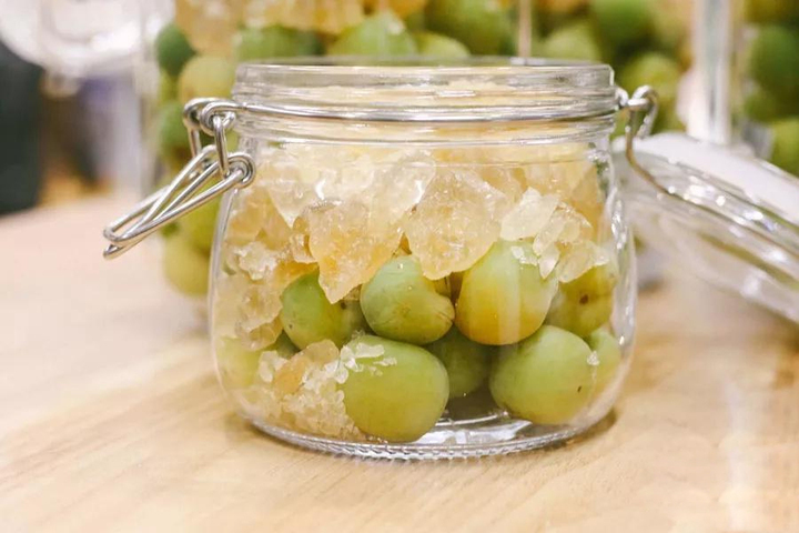Top 2 cách ngâm rượu mơ đơn giản, thơm ngon cho mùa hè