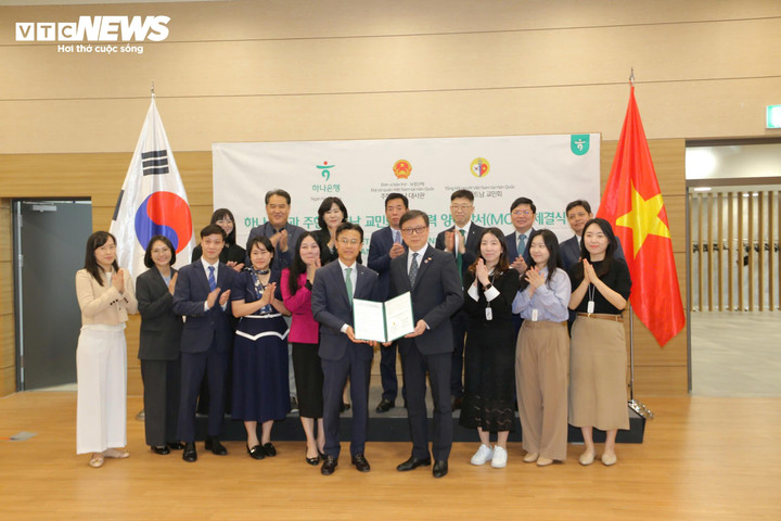 Tổng hội người Việt Nam tại Hàn Quốc và Ngân hàng Hana Bank hợp tác hỗ trợ cộng đồng người Việt tại Hàn Quốc trong lĩnh vực tài chính – ngân hàng.