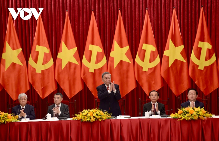 Tổng Bí thư Tô Lâm cùng các lãnh đạo tại buổi tiếp.