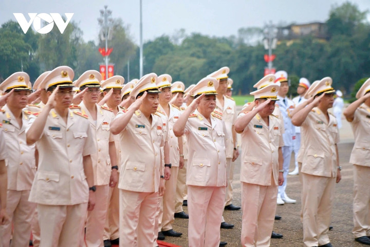 Lãnh đạo Đảng, Nhà nước viếng Chủ tịch Hồ Chí Minh dịp 30/4 - 8