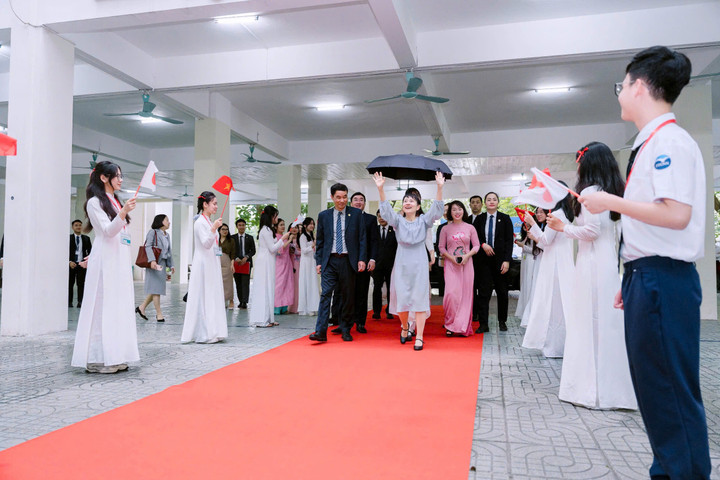 Trường Đại học Ngoại ngữ – Đại học Quốc gia Hà Nội là đơn vị tiên phong tại Việt Nam đào tạo cử nhân Sư phạm tiếng Nhật. Đại học Quốc gia Hà Nội hiện có 3 đơn vị đào tạo chuyên sâu về ngôn ngữ và văn hóa Nhật Bản, thu hút đông đảo sinh viên theo học (Trường Đại học Ngoại ngữ - ngành Văn hóa và Ngôn ngữ Nhật Bản, Sư phạm tiếng Nhật, Đại học Khoa học Xã hội và Nhân văn – ngành Nhật Bản học, Đại học Việt Nhật – ngành Nhật Bản học).