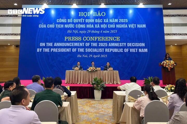 Toàn cảnh họp báo.