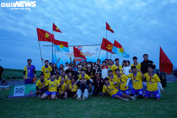 Giải bóng đá chào mừng ngày thống nhất đất nước của bà con tại Fukuoka, Nhật Bản. (Ảnh: Vũ Trường)