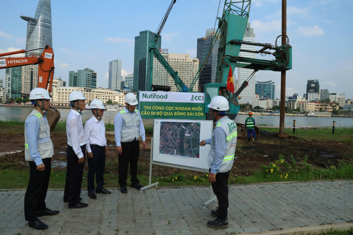 Lãnh đạo hai bên trao đổi cụ thể về các yếu tố kỹ thuật.