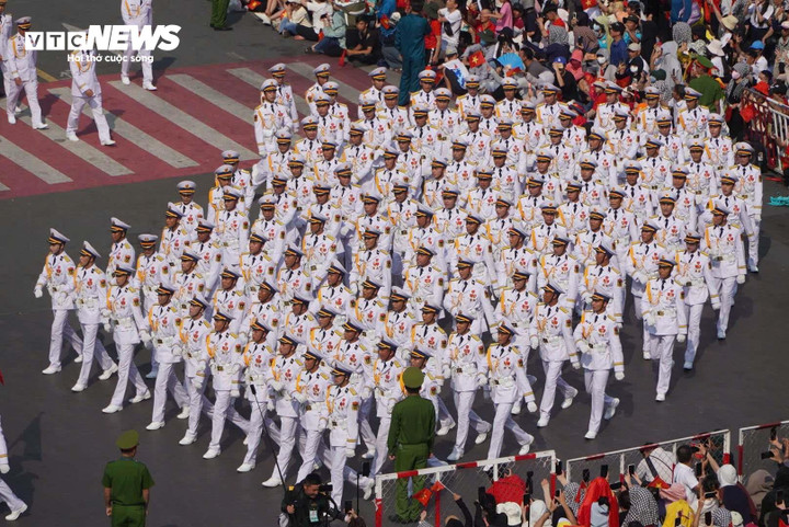 Trực tiếp: Lễ diễu binh ngày 30/4 mừng 50 năm Giải phóng miền Nam, thống nhất đất nước - 4