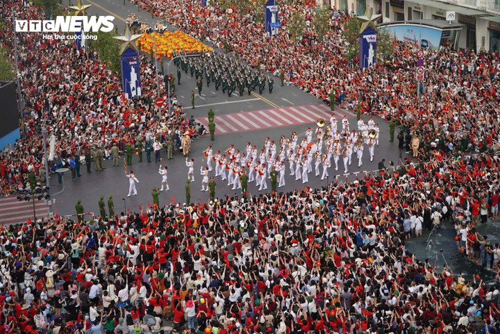 Khối quân nhạc.