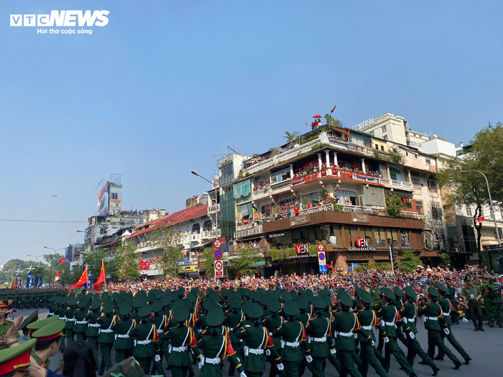 Lực lượng diễu binh với hơn 13.000 cán bộ, chiến sĩ hoàn thành xuất sắc nhiệm vụ. (Ảnh: Đại Việt)