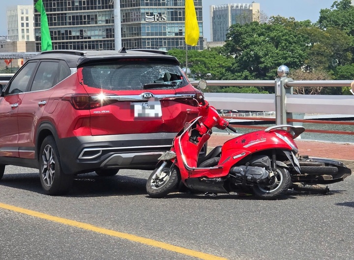 Một vụ va chạm giao thông vào sáng 1/5.