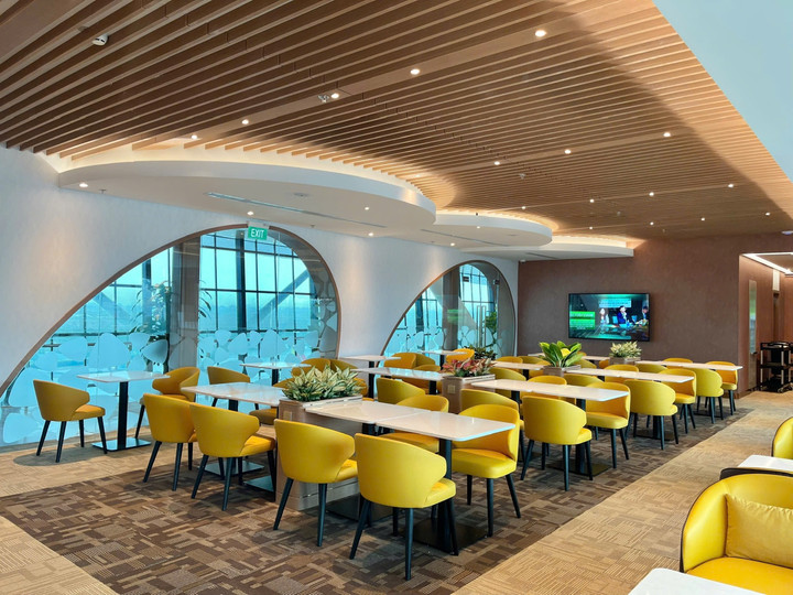 Quý khách hàng sẽ được tận hưởng những đặc quyền dịch vụ cao cấp mang đến những khoảnh khắc trải nghiệm thư giãn tại phòng chờ Vietcombank Priority.