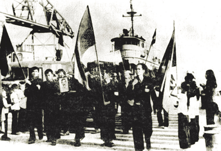 Ngày 5/5/1975, con tàu đầu tiên đưa các tù chính trị Côn Đảo đã về đến Vũng Tàu. (Ảnh: Tư liệu)