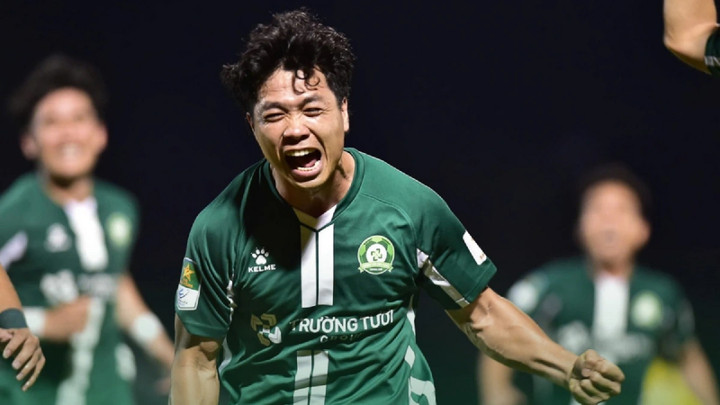 Công Phượng ghi ba bàn thắng liên tiếp từ chấm đá phạt trực tiếp (Ảnh: Bình Phước FC)