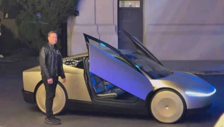 Tỷ phú Elon Musk ra mắt Cybercab, mẫu taxi tự lái không vô lăng. (Ảnh: Digwatch)