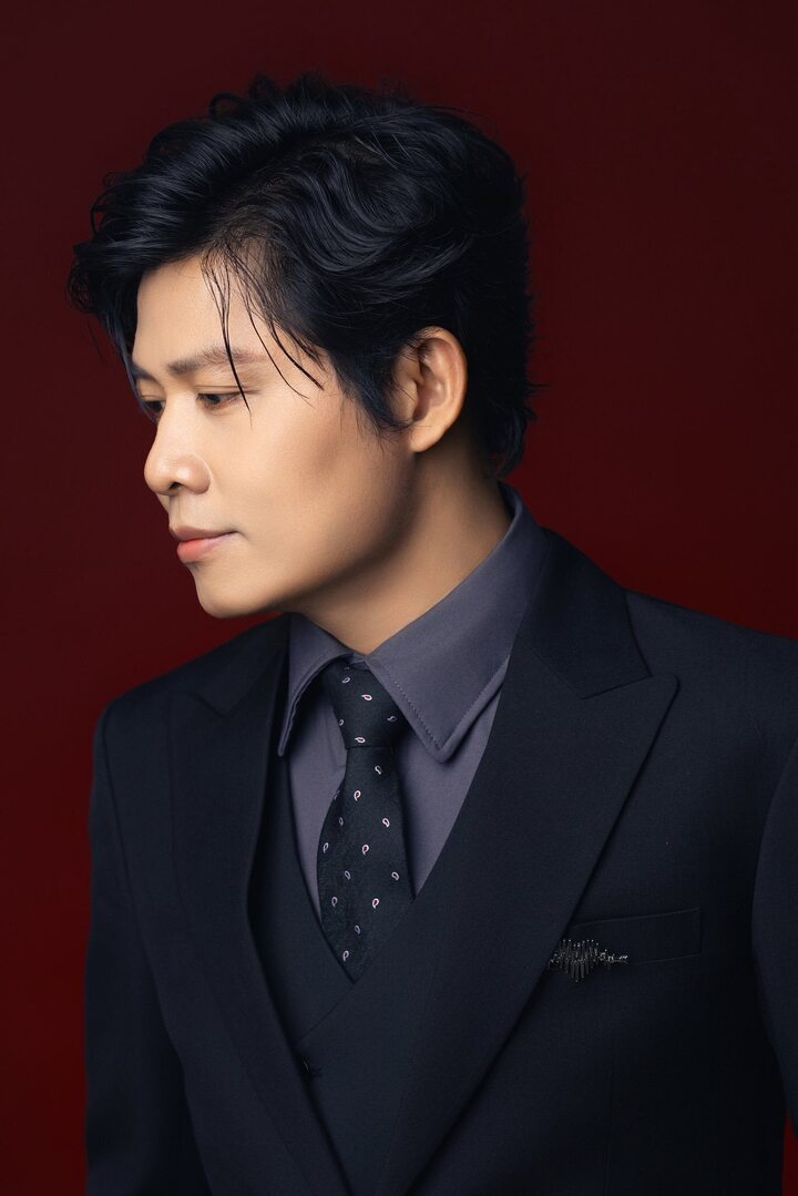 Musician Nguyen Van Chung.