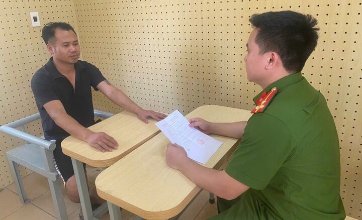 Cơ quan Cảnh sát điều tra Công an tỉnh Vĩnh Phúc lấy lời khai của Nguyễn Văn Hưởng.