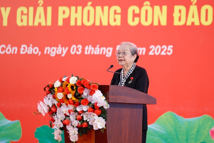 Bà Hoàng Thị Khánh, Trưởng Ban Liên lạc toàn quốc các chiến sĩ cách mạng Việt Nam bị địch bắt tù đày phát biểu. (Ảnh: VGP/Nhật Bắc)