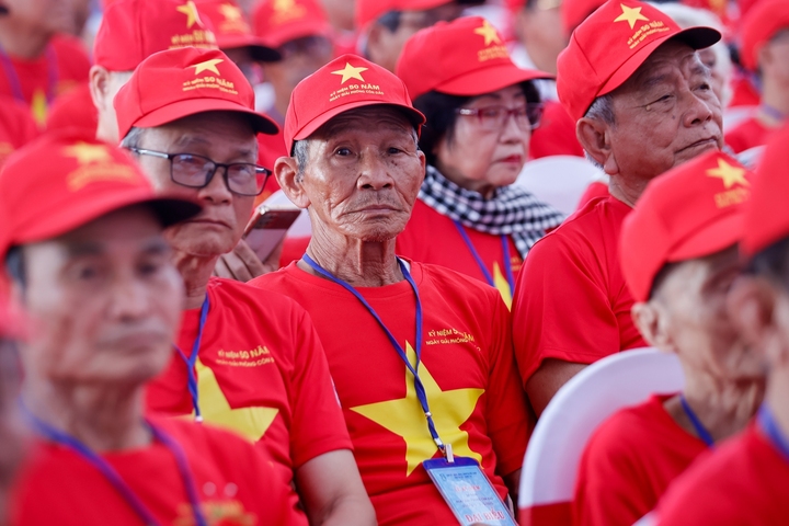 Các chiến sĩ cách mạng, cựu tù chính trị bị địch bắt tù đày tham dự buổi gặp mặt, tri ân. (Ảnh: VGP/Nhật Bắc)
