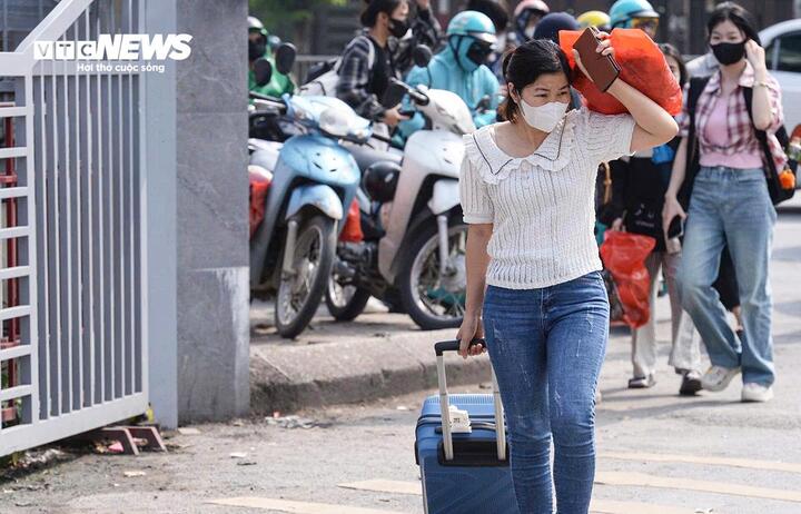 Dự báo thời tiết ngày 4/5, Hà Nội nắng mạnh, TP.HCM mưa dông. (Ảnh minh hoạ: Viên Minh)