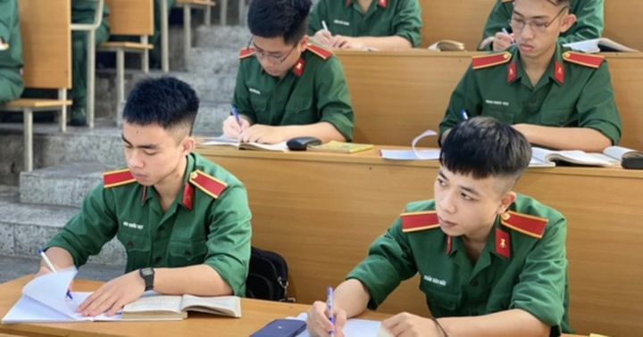 Hệ dân sự các trường công an, quân đội phải đóng học phí theo quy định riêng. (Ảnh minh hoạ)