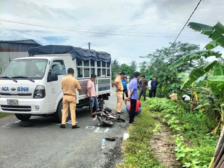Công an dựng lại hiện trường vụ tai nạn.