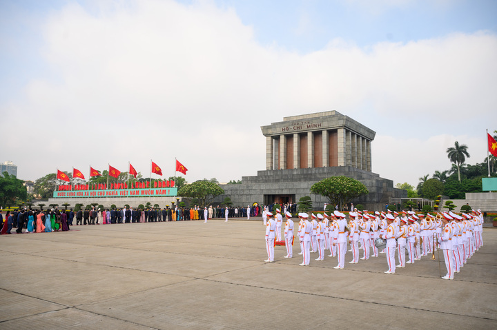 Một nội dung đặc biệt quan trọng của kỳ họp này là sửa đổi, bổ sung một số điều của Hiến pháp năm 2013. Dự kiến sẽ sửa đổi, bổ sung khoảng 8 trên tổng số 120 điều của Hiến pháp.